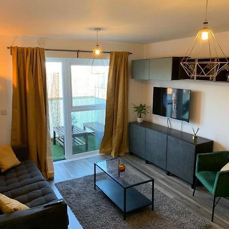 Lovely 1-Bed Serviced Apartment With Free Parking West Thurrock Luaran gambar