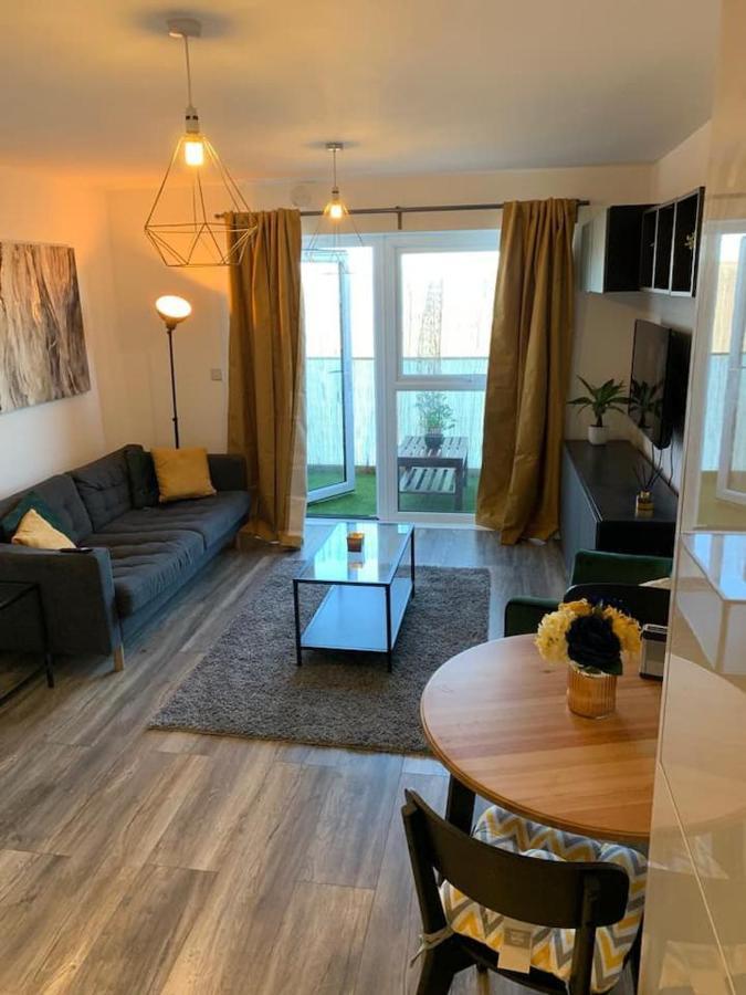Lovely 1-Bed Serviced Apartment With Free Parking West Thurrock Luaran gambar