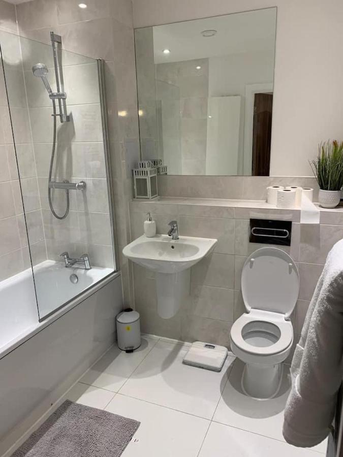 Lovely 1-Bed Serviced Apartment With Free Parking West Thurrock Luaran gambar