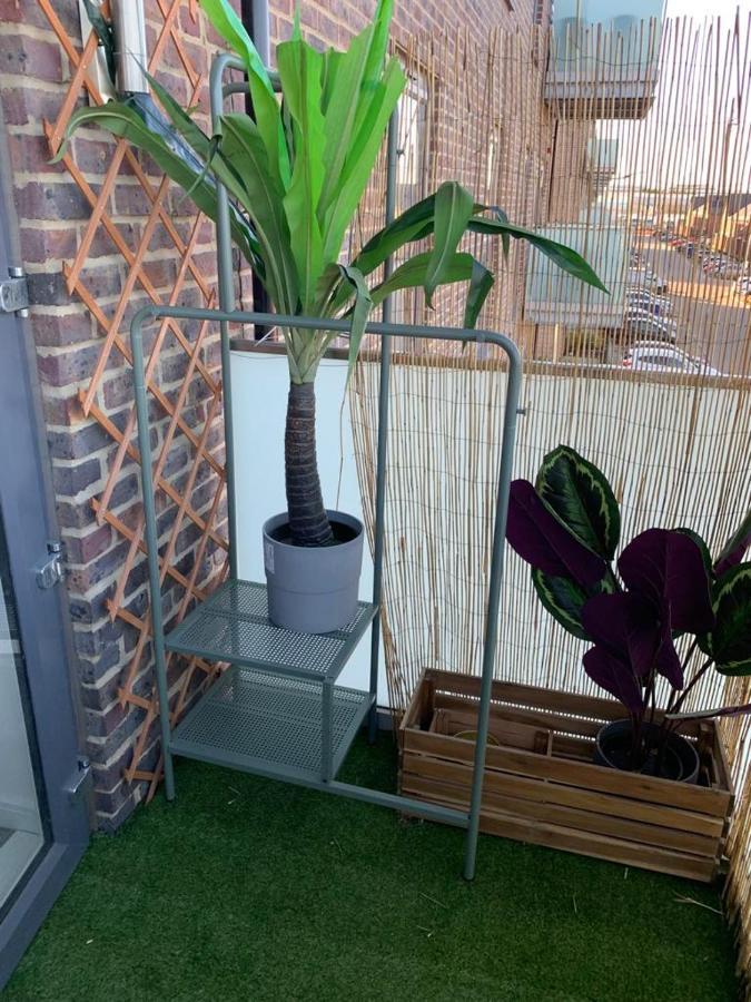 Lovely 1-Bed Serviced Apartment With Free Parking West Thurrock Luaran gambar