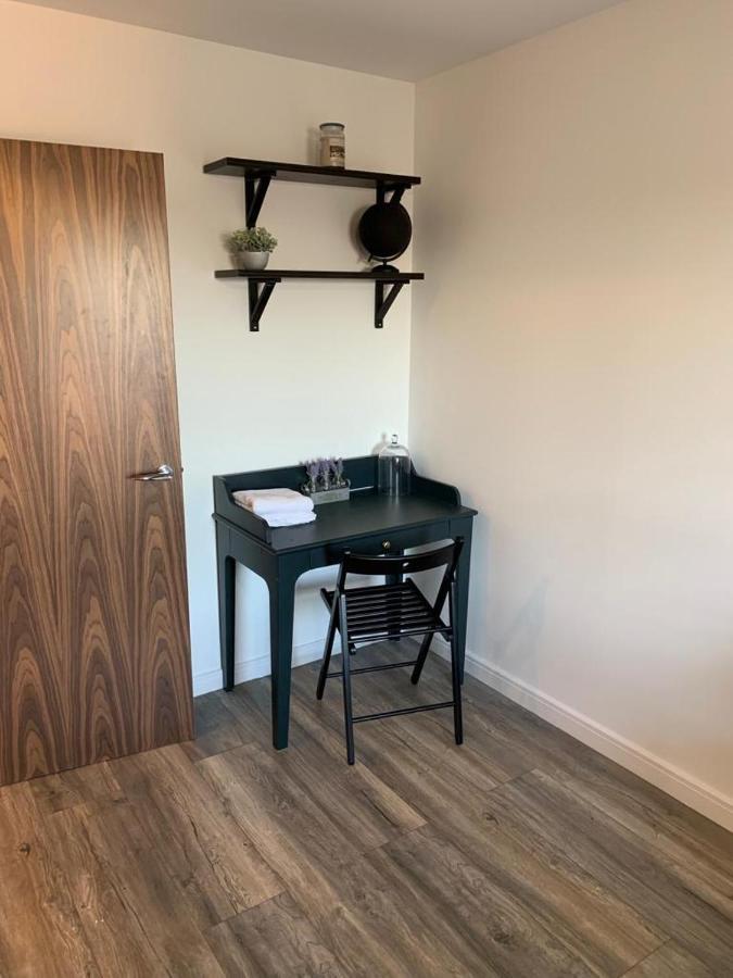 Lovely 1-Bed Serviced Apartment With Free Parking West Thurrock Luaran gambar